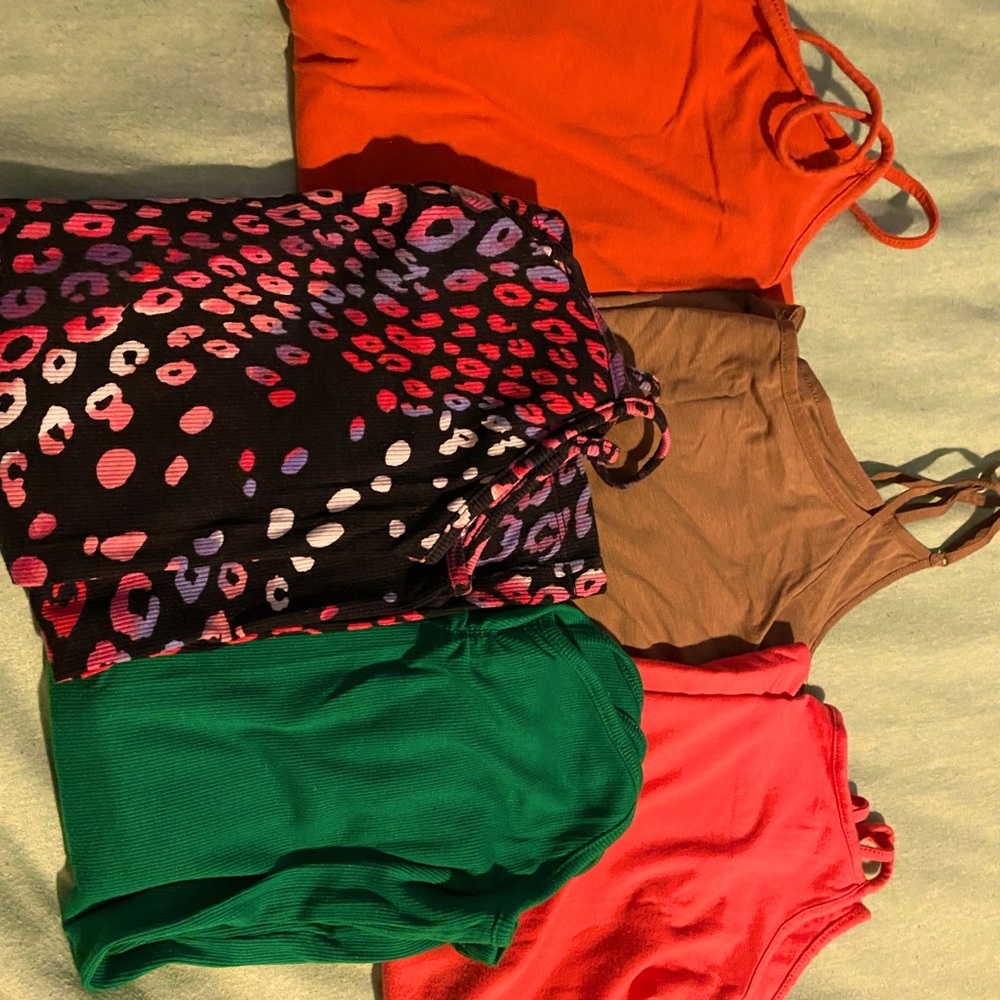 5 Tank Tops from Walmart. All size S-M.
